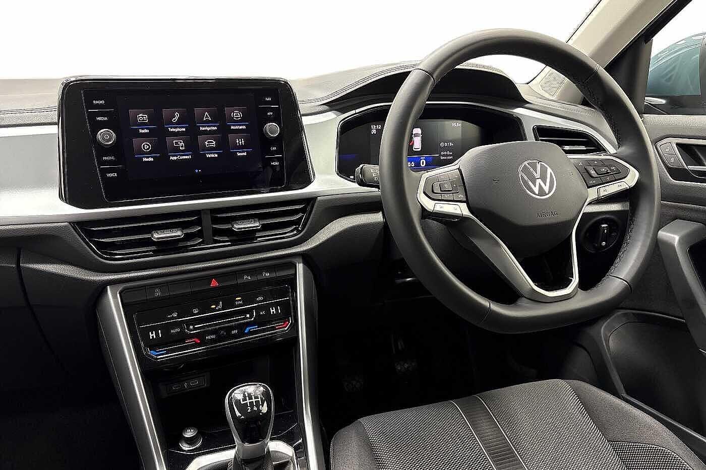 Used Volkswagen T-Roc 2024 for sale - 76330820: Photo 2
