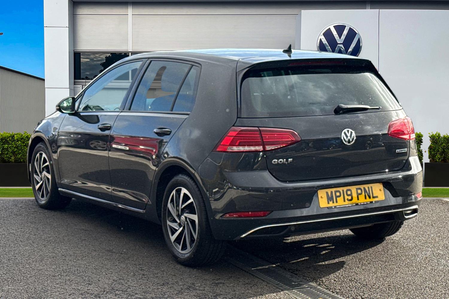 Used Volkswagen Golf 2019 for sale - 76401683: Photo 2