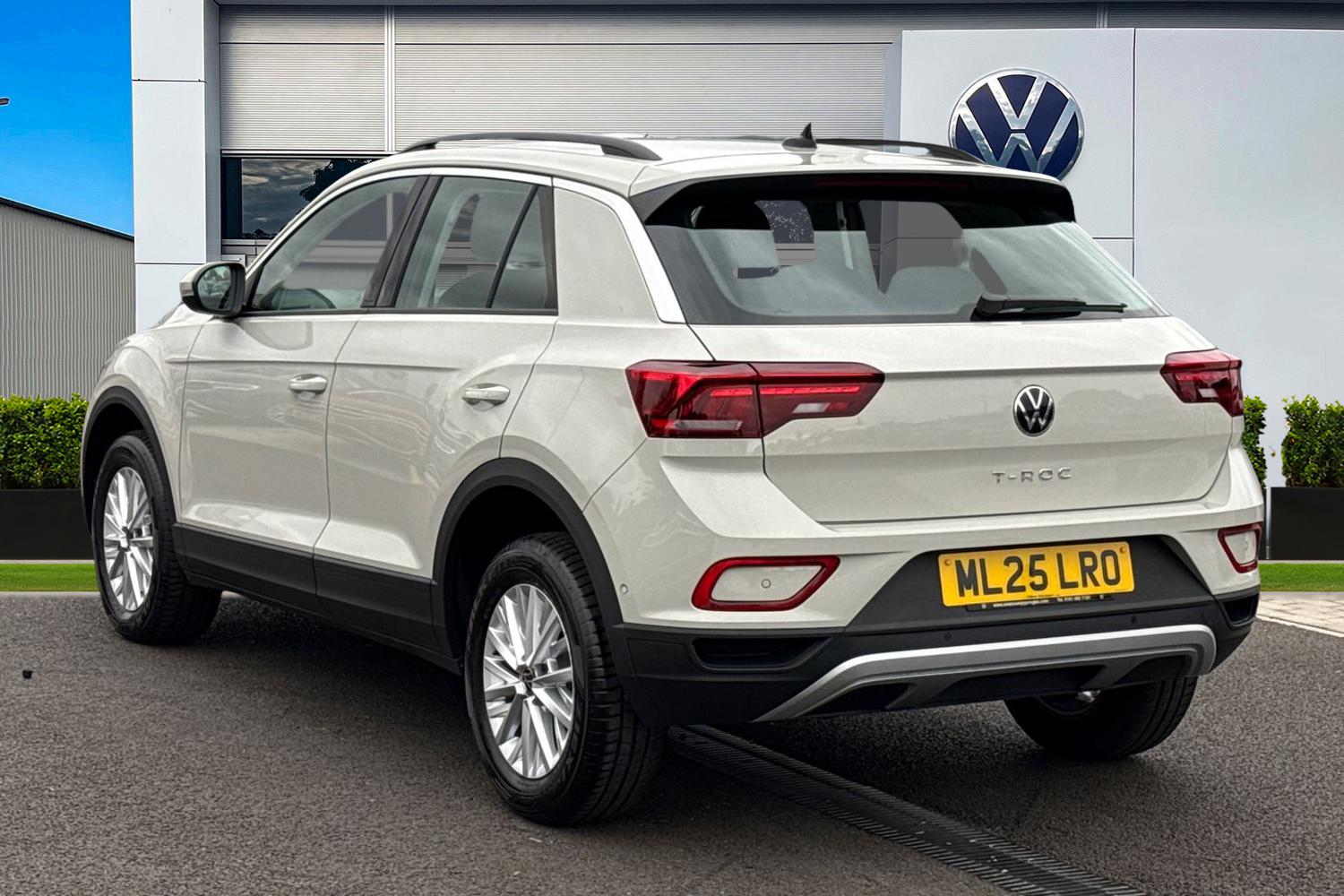 Used Volkswagen T-Roc 2025 for sale - 76197763: Photo 2