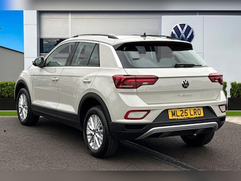 Used Volkswagen T-Roc 2025 for sale - 76197763: Photo 2