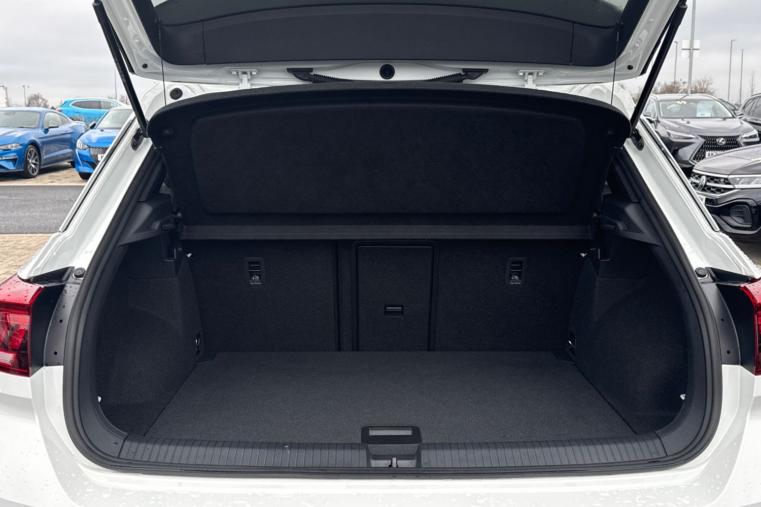 Used Volkswagen T-Roc 2023 for sale - 77500750: Photo 10