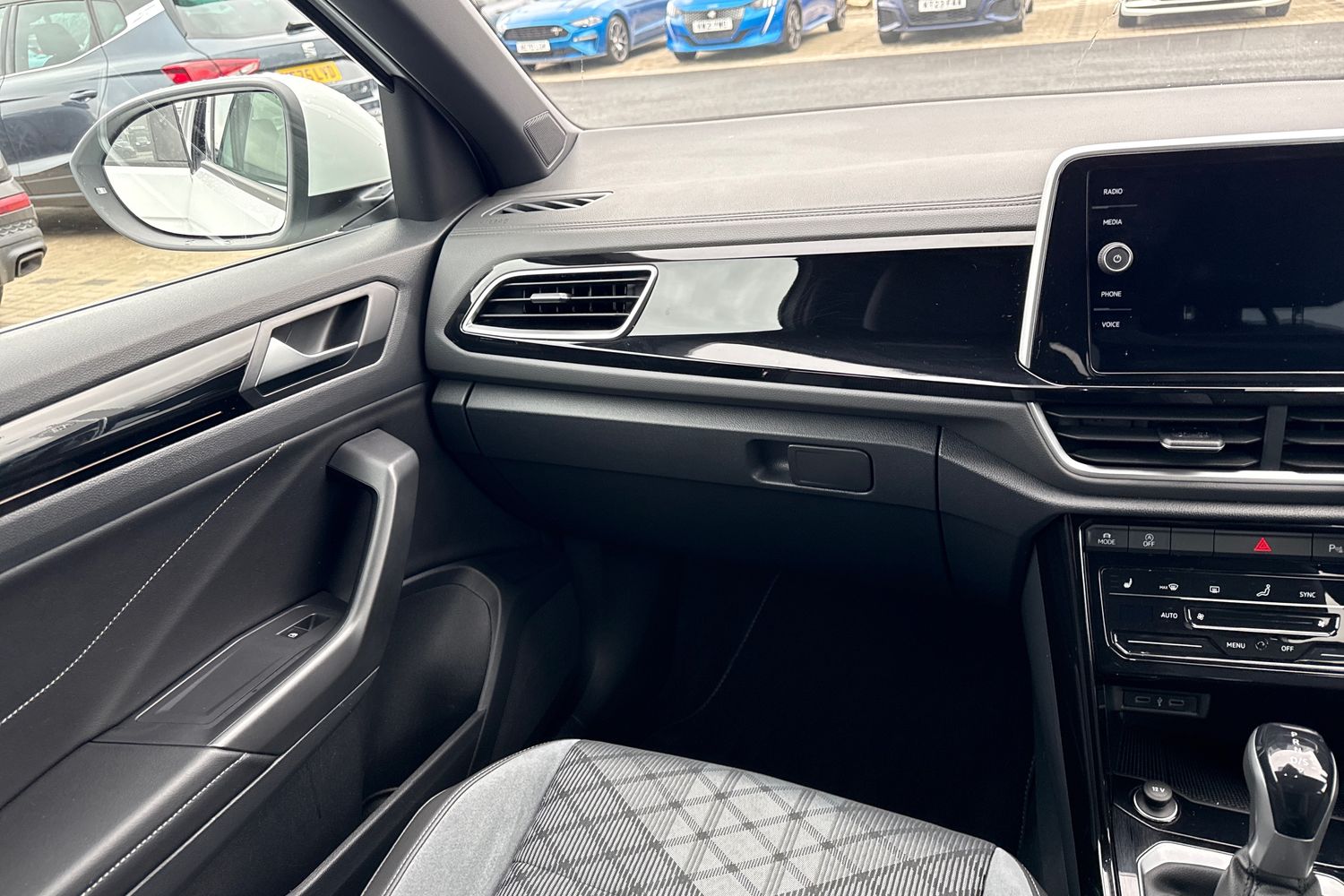 Used Volkswagen T-Roc 2023 for sale - 77500750: Photo 15