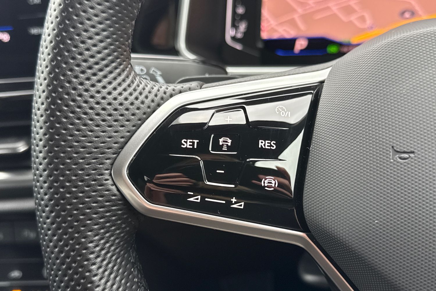 Used Volkswagen T-Roc 2023 for sale - 77500750: Photo 34