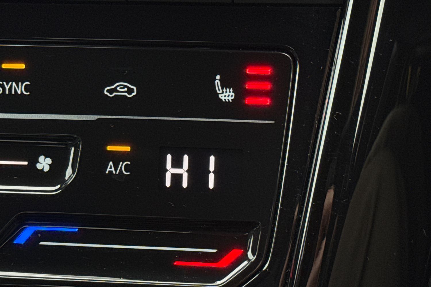 Used Volkswagen T-Roc 2023 for sale - 77500750: Photo 43