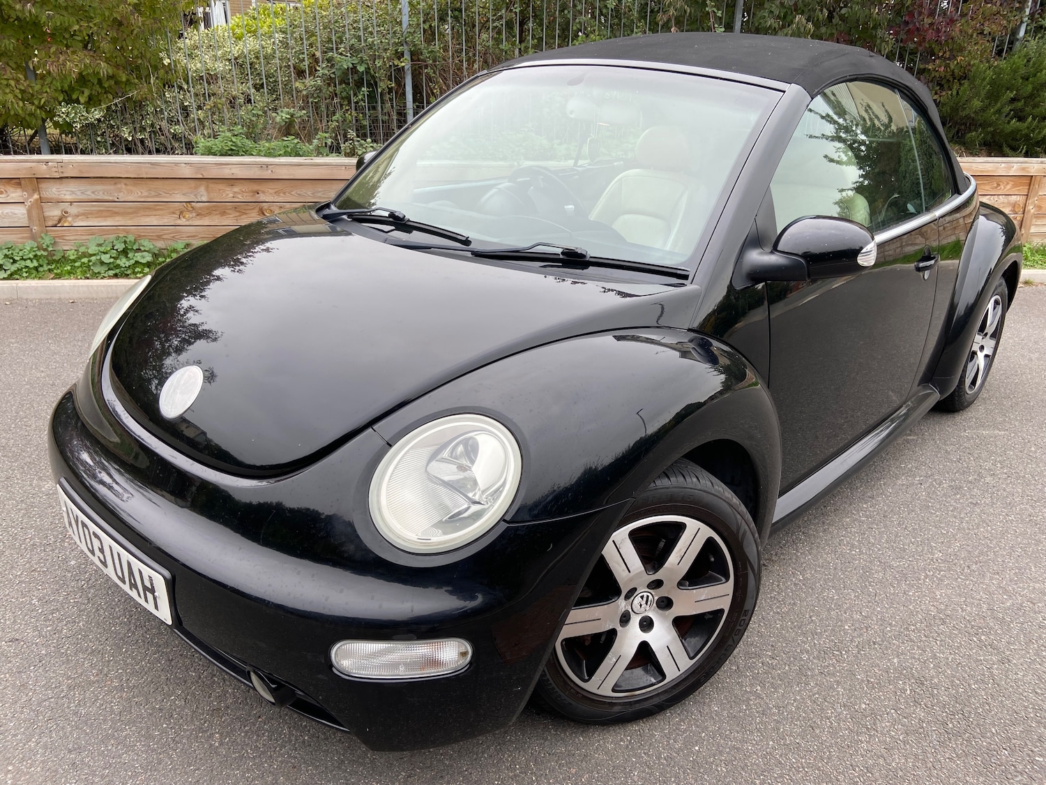 Used Volkswagen Beetle 2003 for sale - 76149184: Photo 1