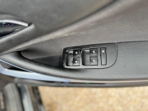 Used Vauxhall Zafira Tourer 2016 for sale - 75377728: Photo 15