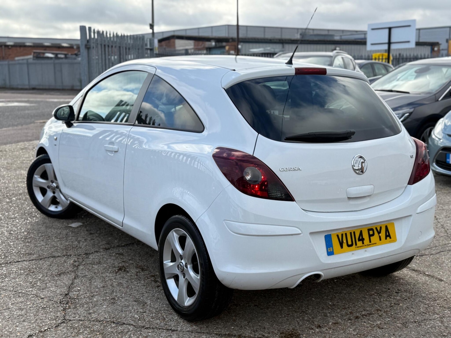 Used Vauxhall Corsa 2014 for sale - 76839550: Photo 2