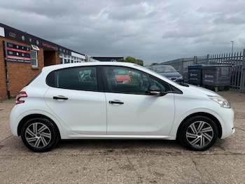 Used Peugeot 208 2013 for sale - 78636848: Photo