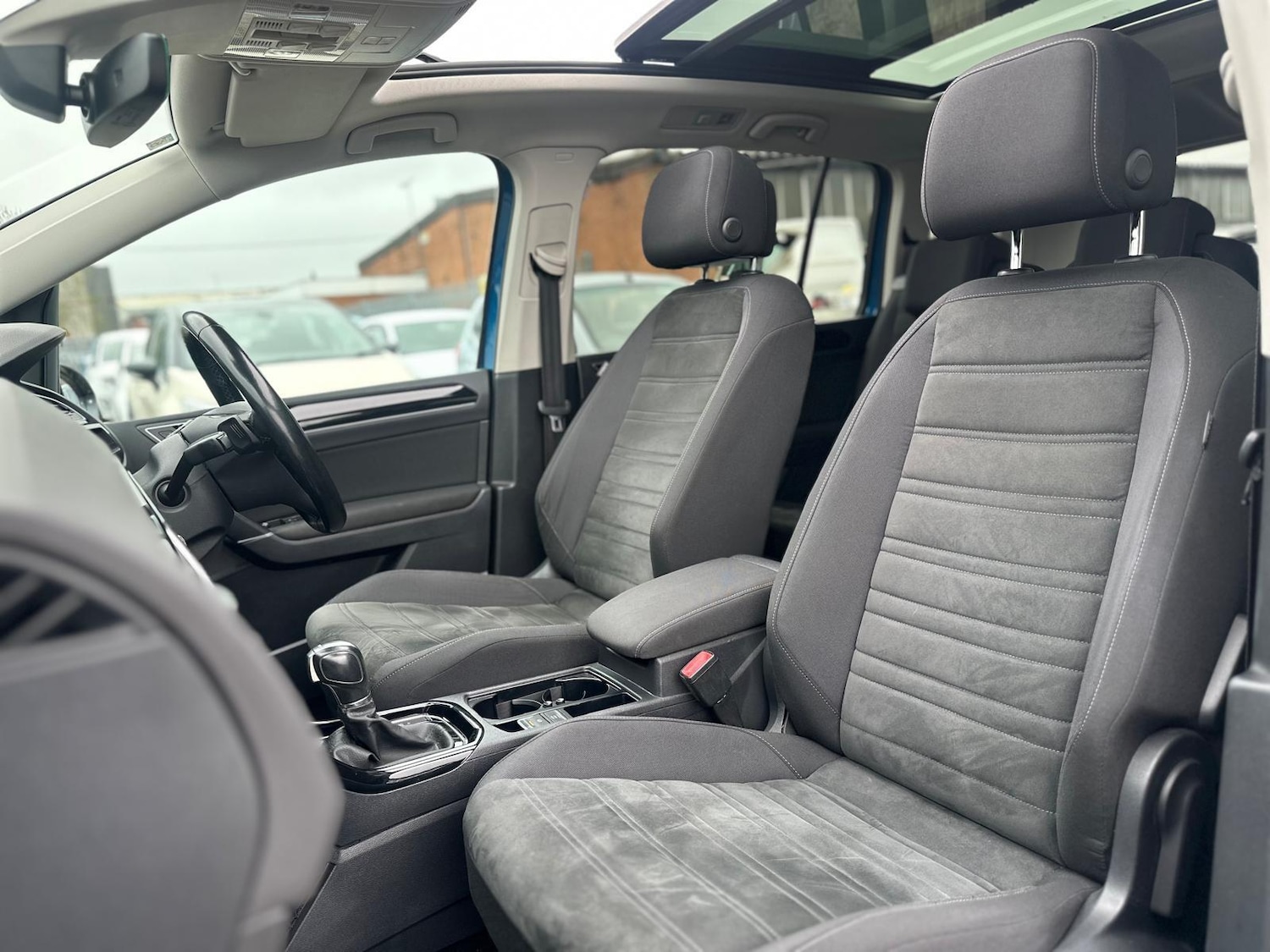 Used Volkswagen Touran for sale - 77611599: Photo 11