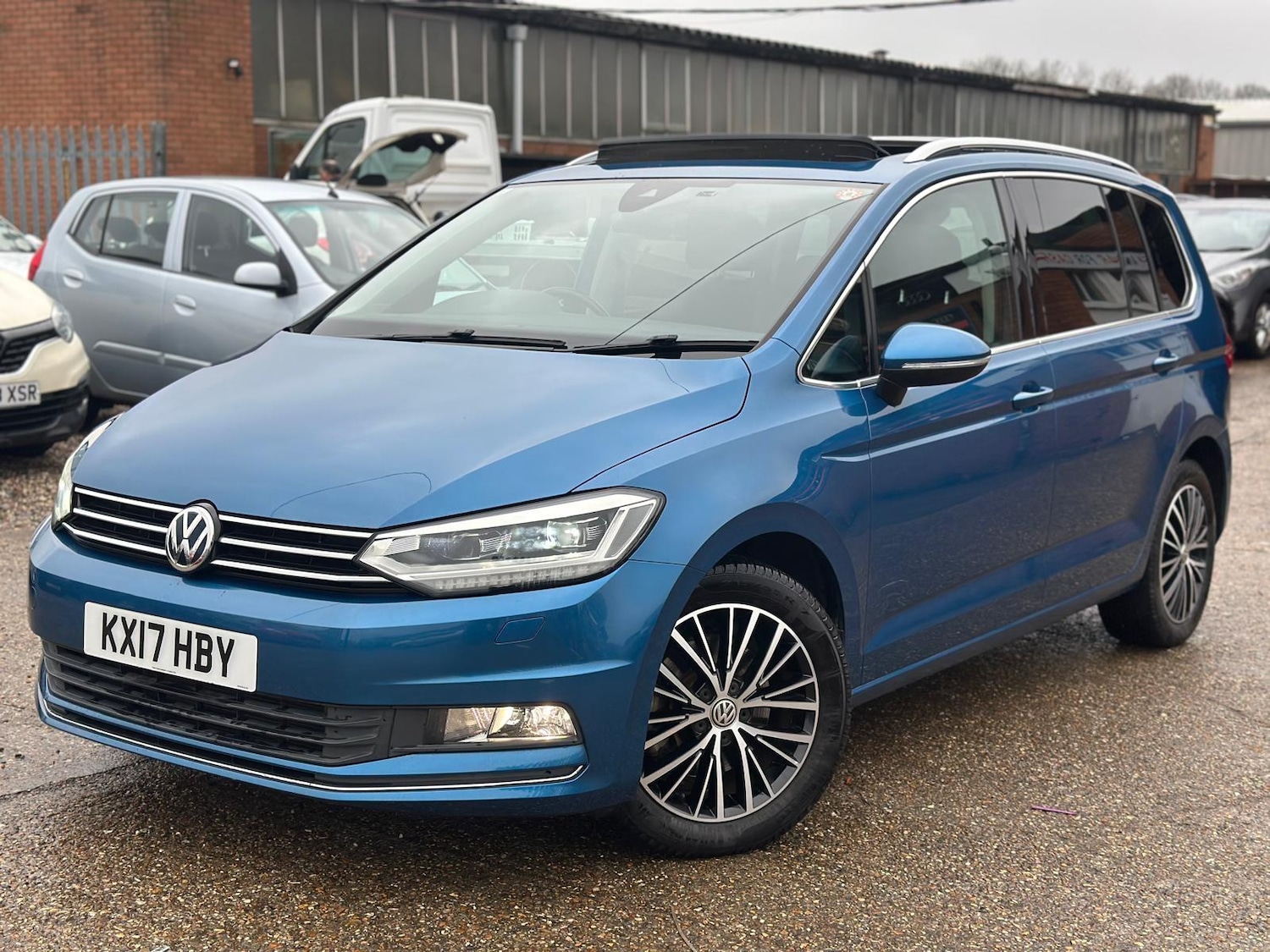 Used Volkswagen Touran for sale - 77611599: Photo 6