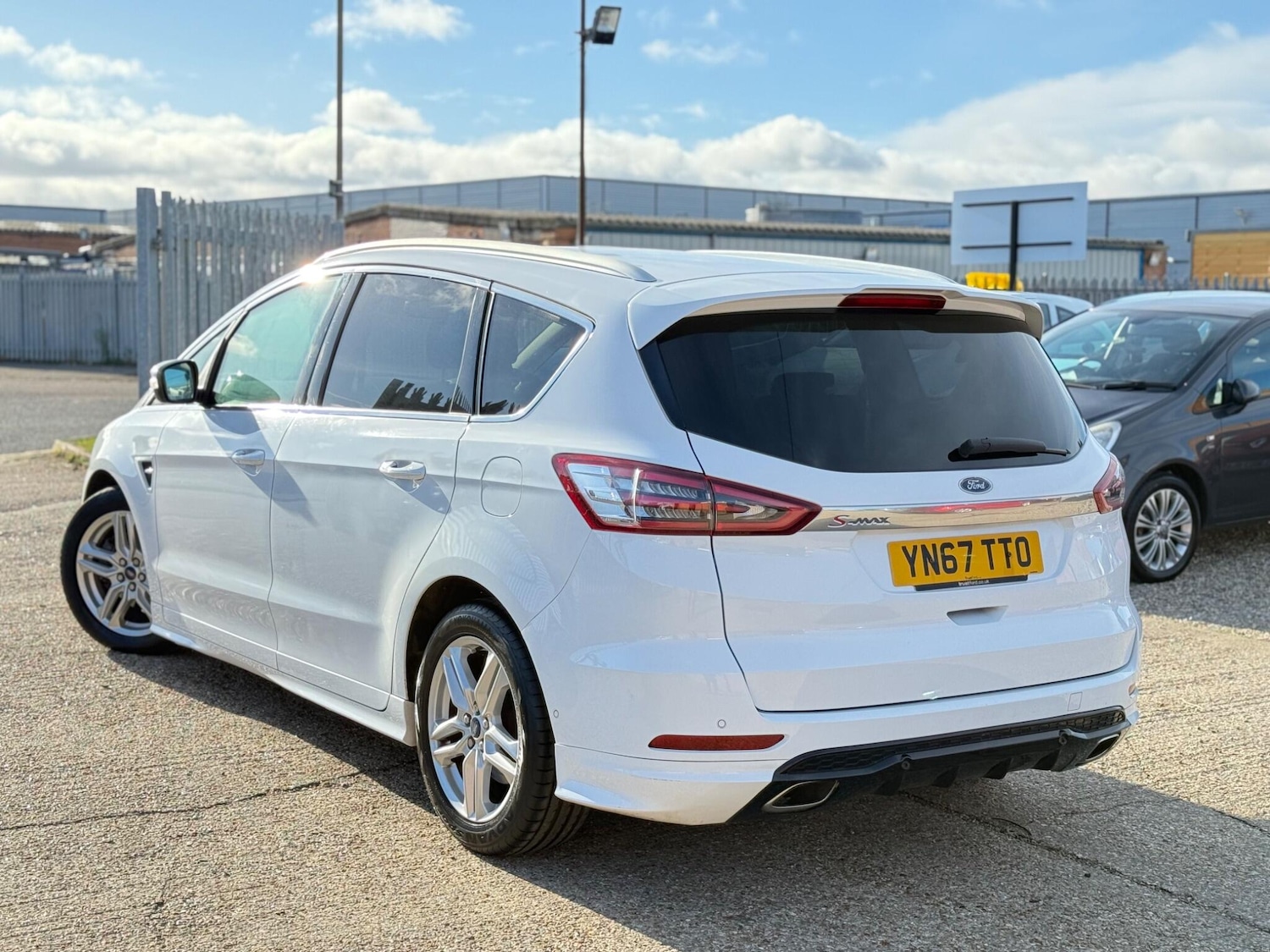 Used Ford S-Max 2017 for sale - 75857666: Photo 2