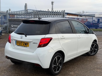 Used Toyota Yaris 2017 for sale - 77120613: Photo