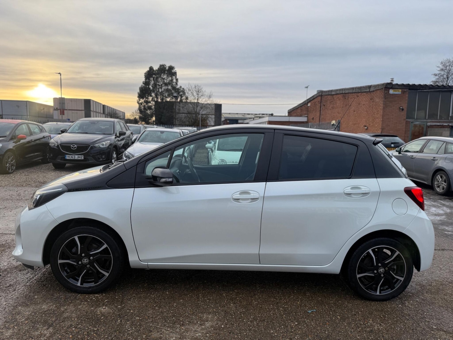 Used Toyota Yaris 2017 for sale - 77120613: Photo 6