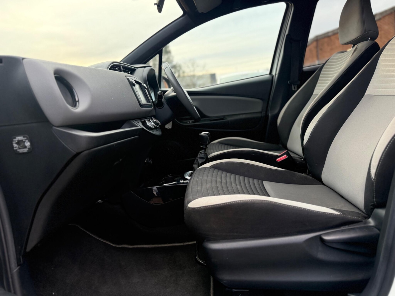 Used Toyota Yaris 2017 for sale - 77120613: Photo 9