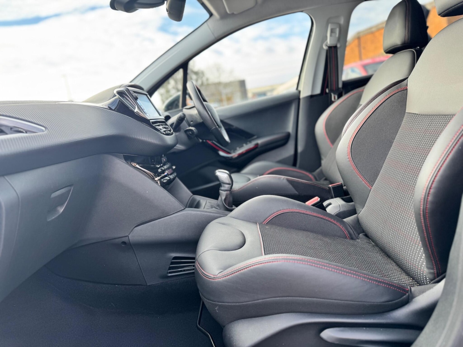 Used Peugeot 208 2017 for sale - 76645450: Photo 10