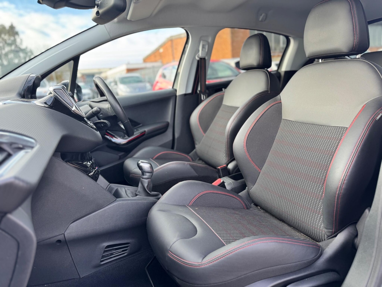 Used Peugeot 208 2017 for sale - 76645450: Photo 11