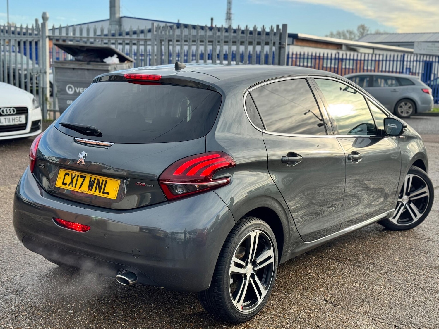 Used Peugeot 208 2017 for sale - 76645450: Photo 3