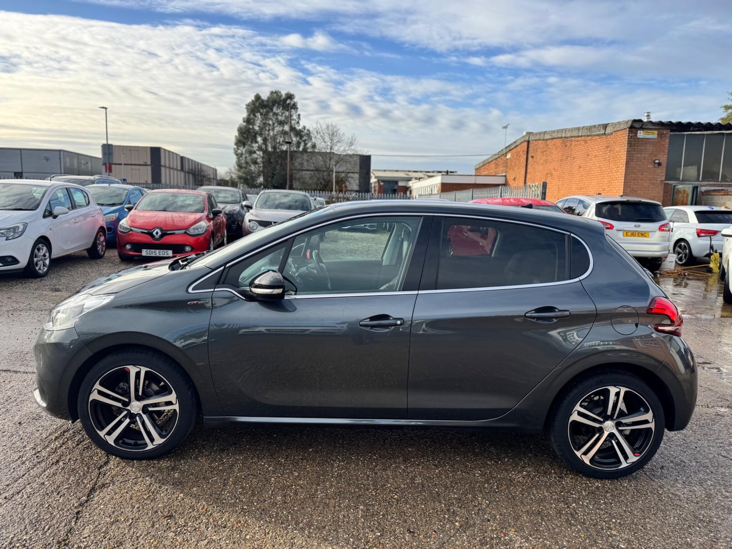 Used Peugeot 208 2017 for sale - 76645450: Photo 6