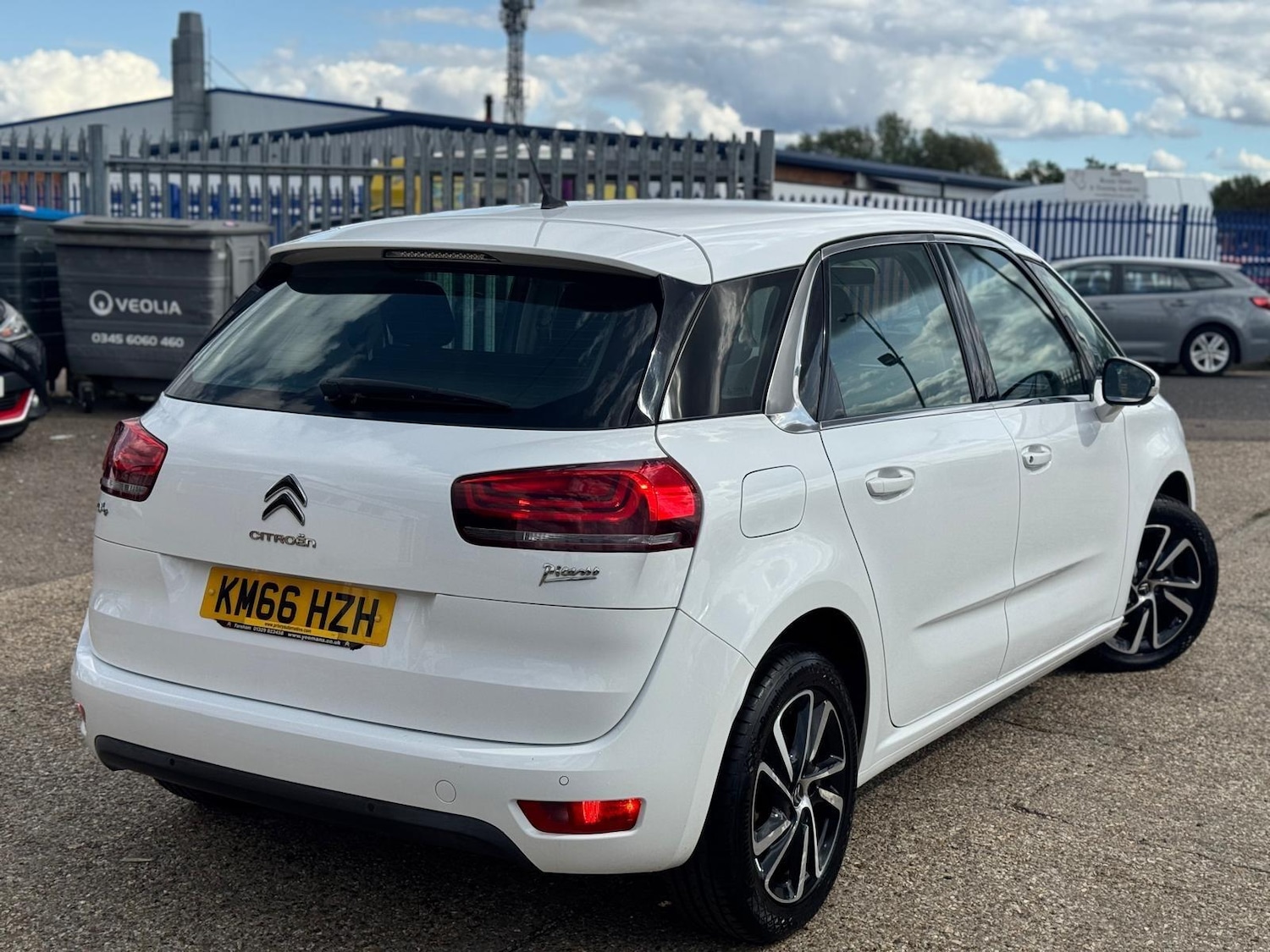 Used Citroen C4 Picasso 2016 for sale - 75741413: Photo 3