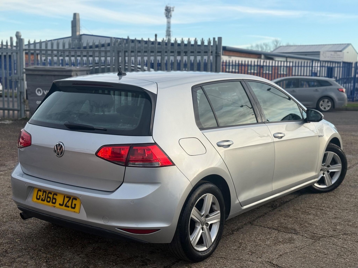 Used Volkswagen Golf 2017 for sale - 77074315: Photo 3