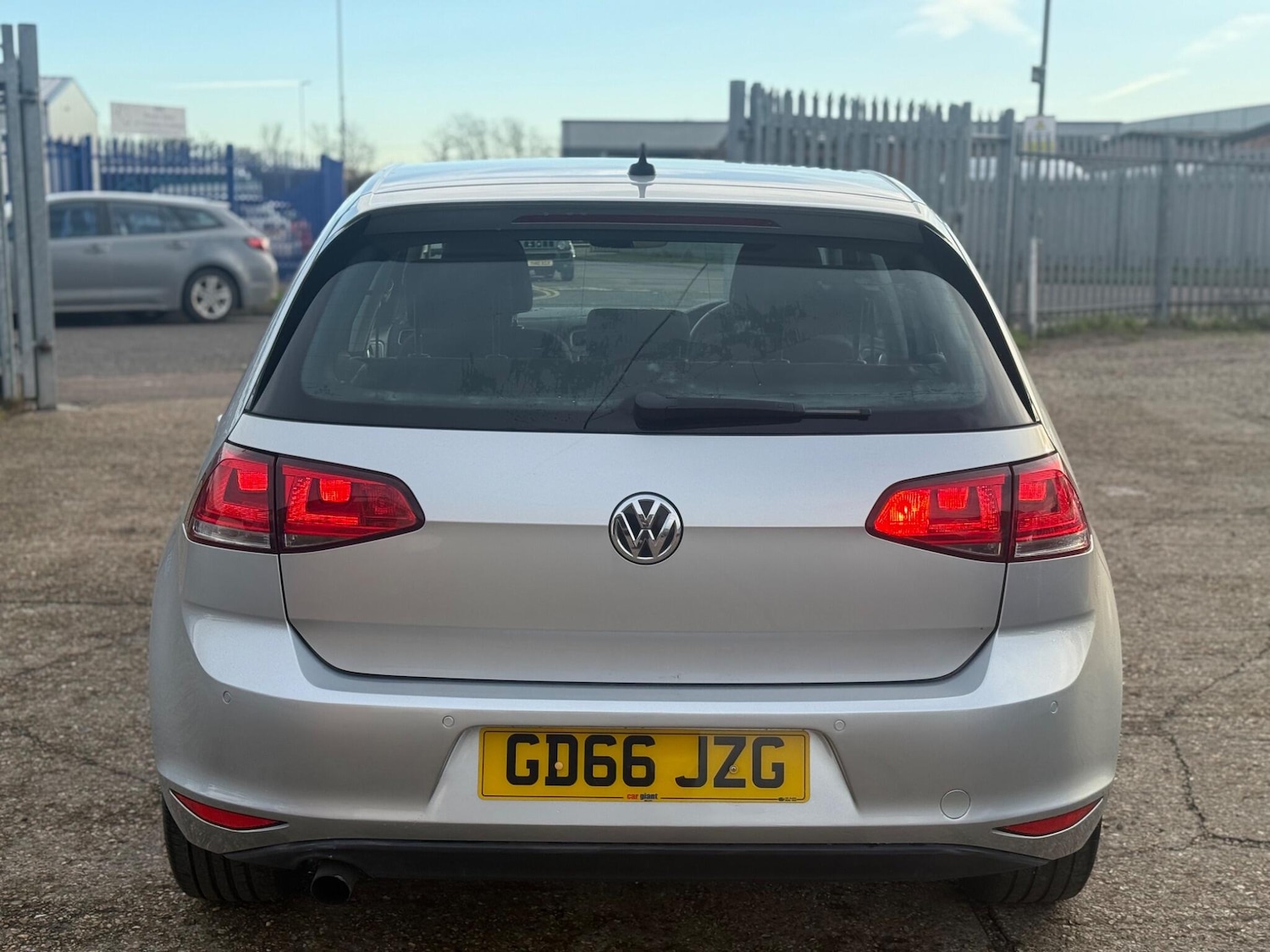 Used Volkswagen Golf 2017 for sale - 77074315: Photo 4