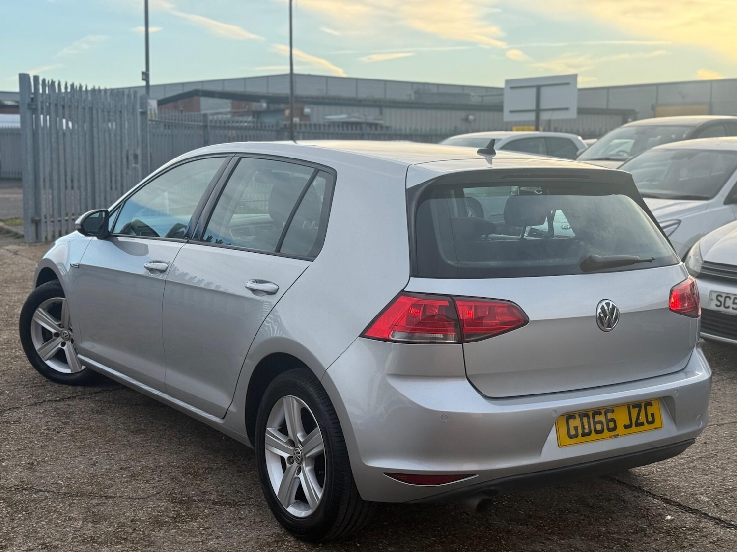 Used Volkswagen Golf 2017 for sale - 77074315: Photo 5