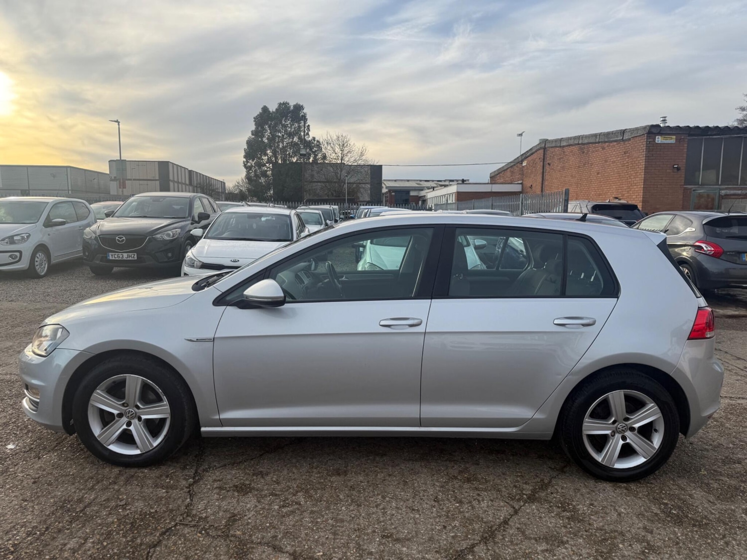 Used Volkswagen Golf 2017 for sale - 77074315: Photo 6