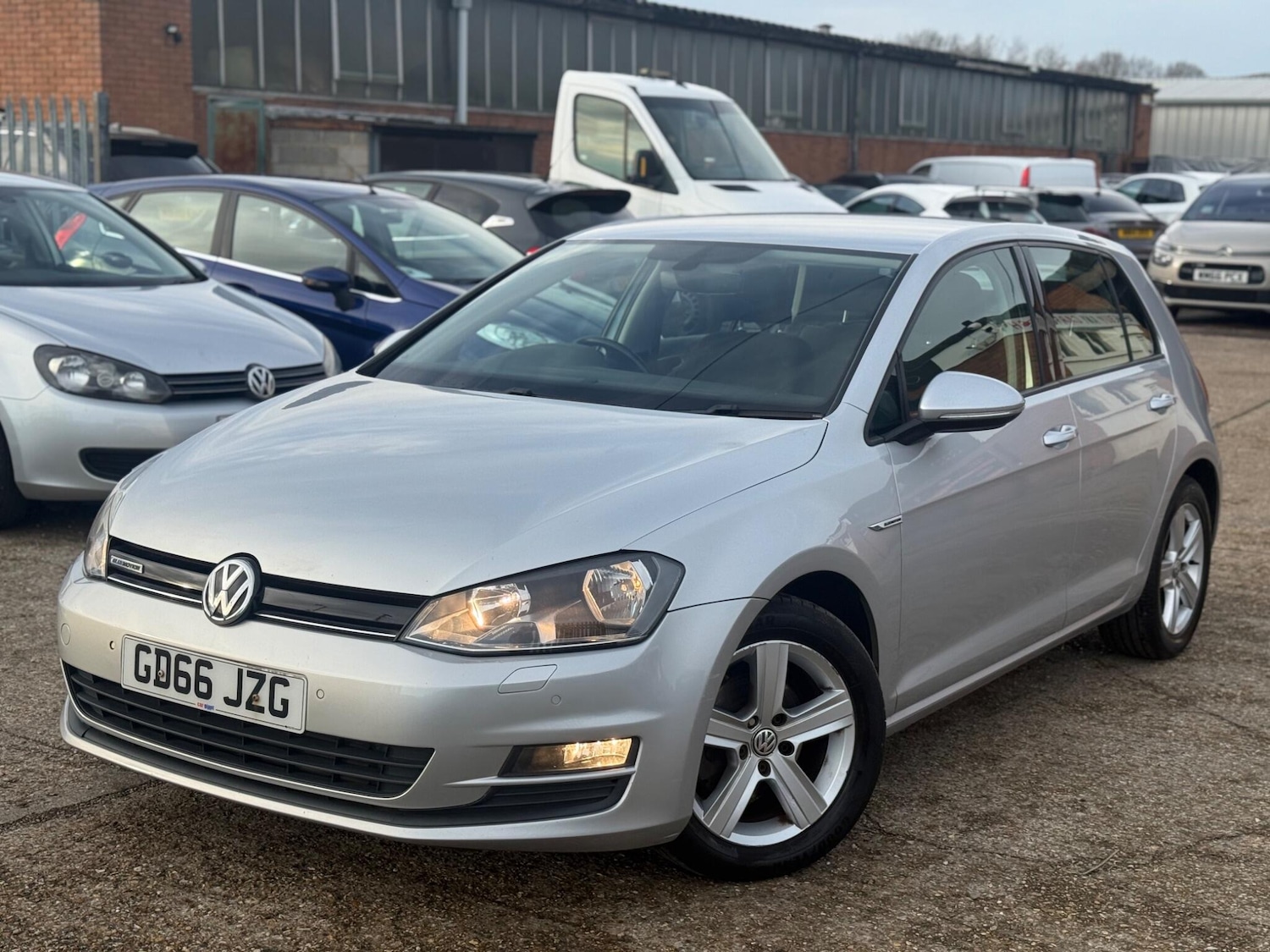 Used Volkswagen Golf 2017 for sale - 77074315: Photo 7