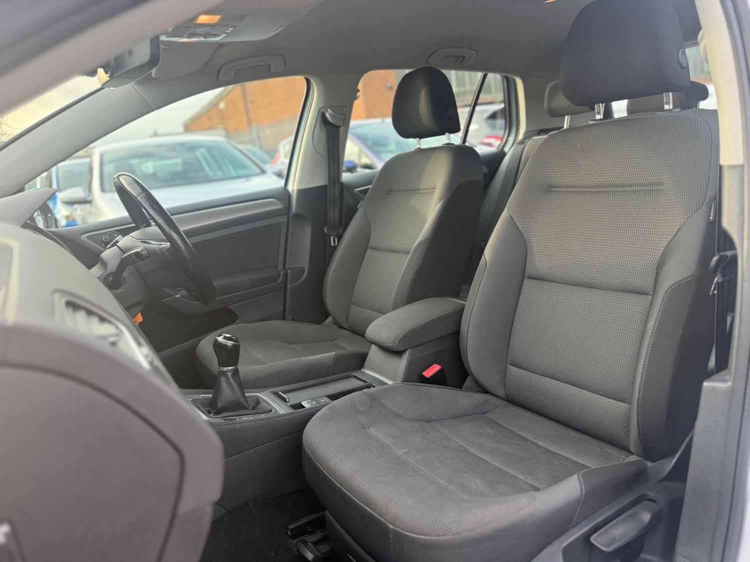 Used Volkswagen Golf 2017 for sale - 77074315: Photo 9