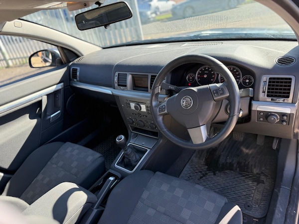 Used Vauxhall Vectra 2008 for sale - 76189245: Photo 12