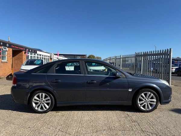 Used Vauxhall Vectra 2008 for sale - 76189245: Photo 2