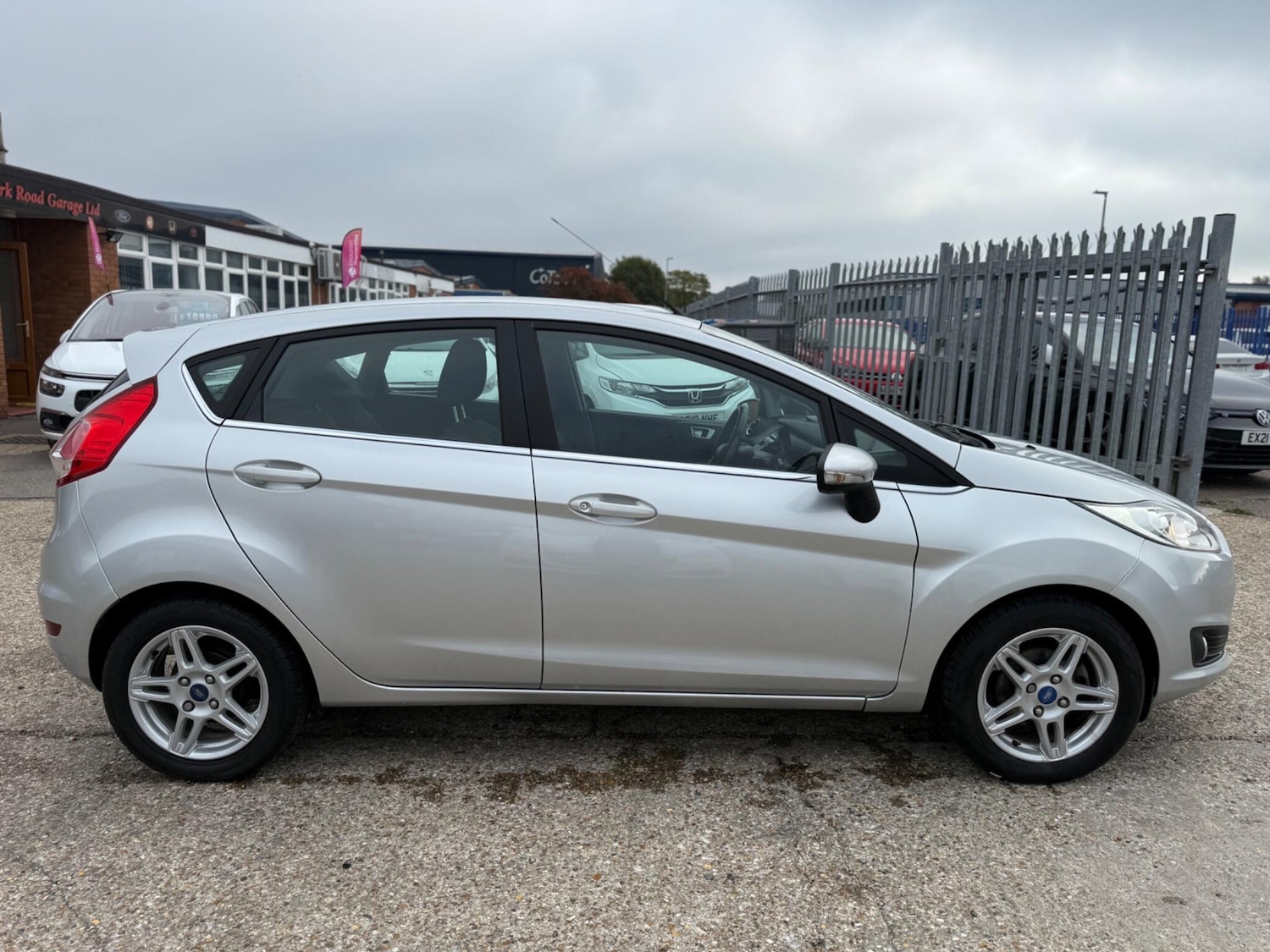 Used Ford Fiesta 2014 for sale - 76989660: Photo 2