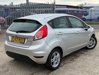 Used Ford Fiesta 2014 for sale - 76989660: Photo