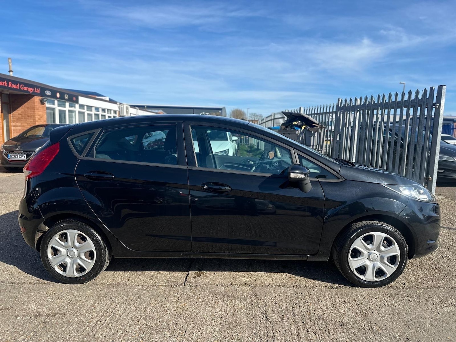 Used Ford Fiesta 2010 for sale - 77738528: Photo 2