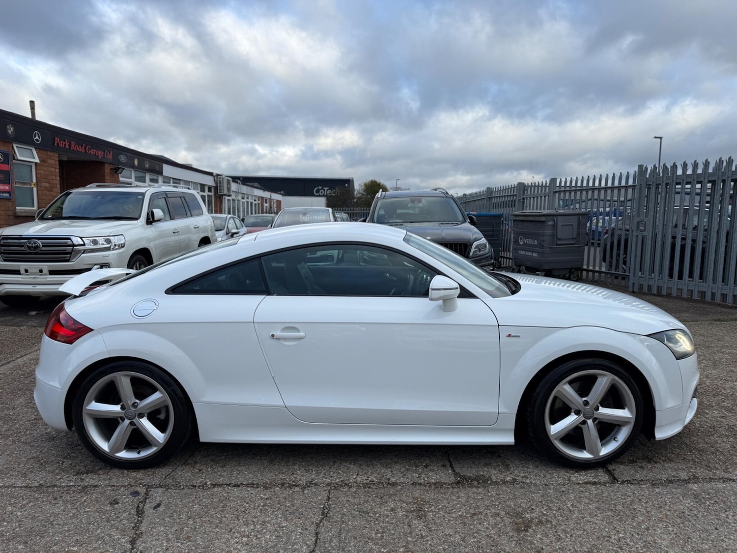 Used Audi TT 2011 for sale - 76620240: Photo 2