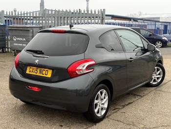 Used Peugeot 208 2015 for sale - 77320529: Photo