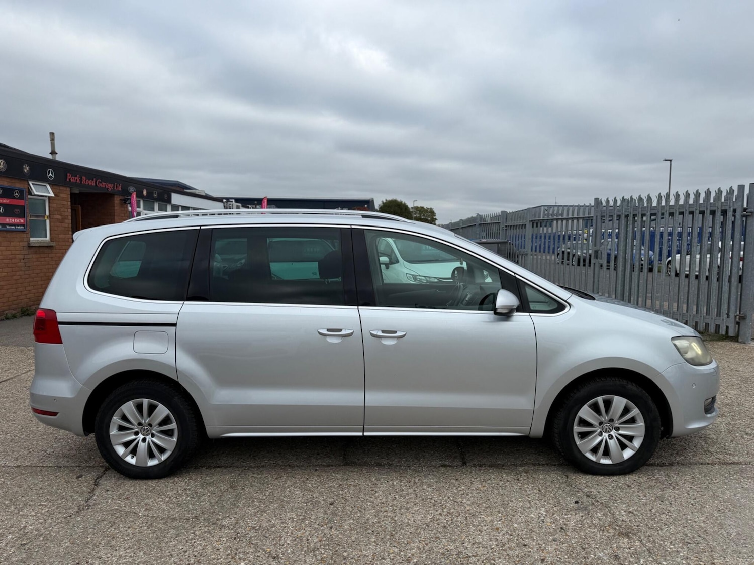 Used Volkswagen Sharan for sale - 77016011: Photo 2