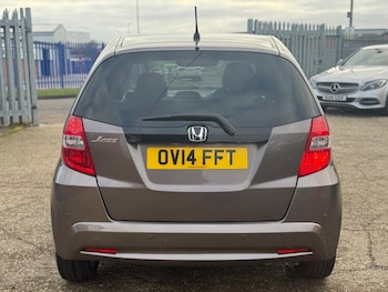 Used Honda Jazz 2014 for sale - 77040564: Photo