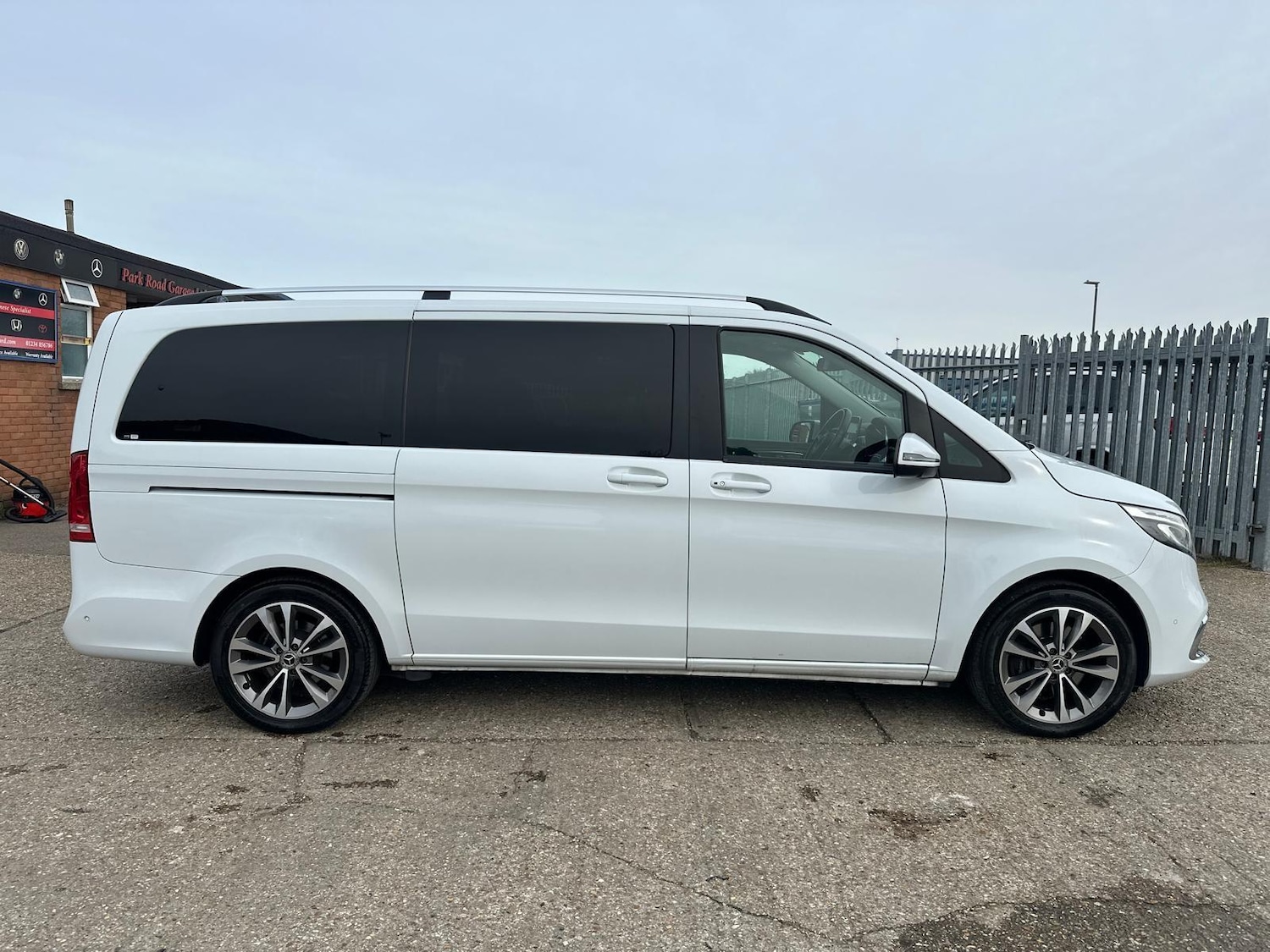 Used Mercedes-Benz V-Class for sale - 77586906: Photo 2