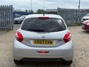 Used Peugeot 208 2014 for sale - 78517335: Photo