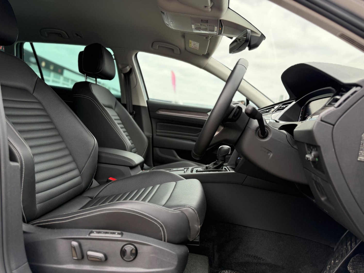 Used Volkswagen Passat 2025 for sale - 76377221: Photo 13