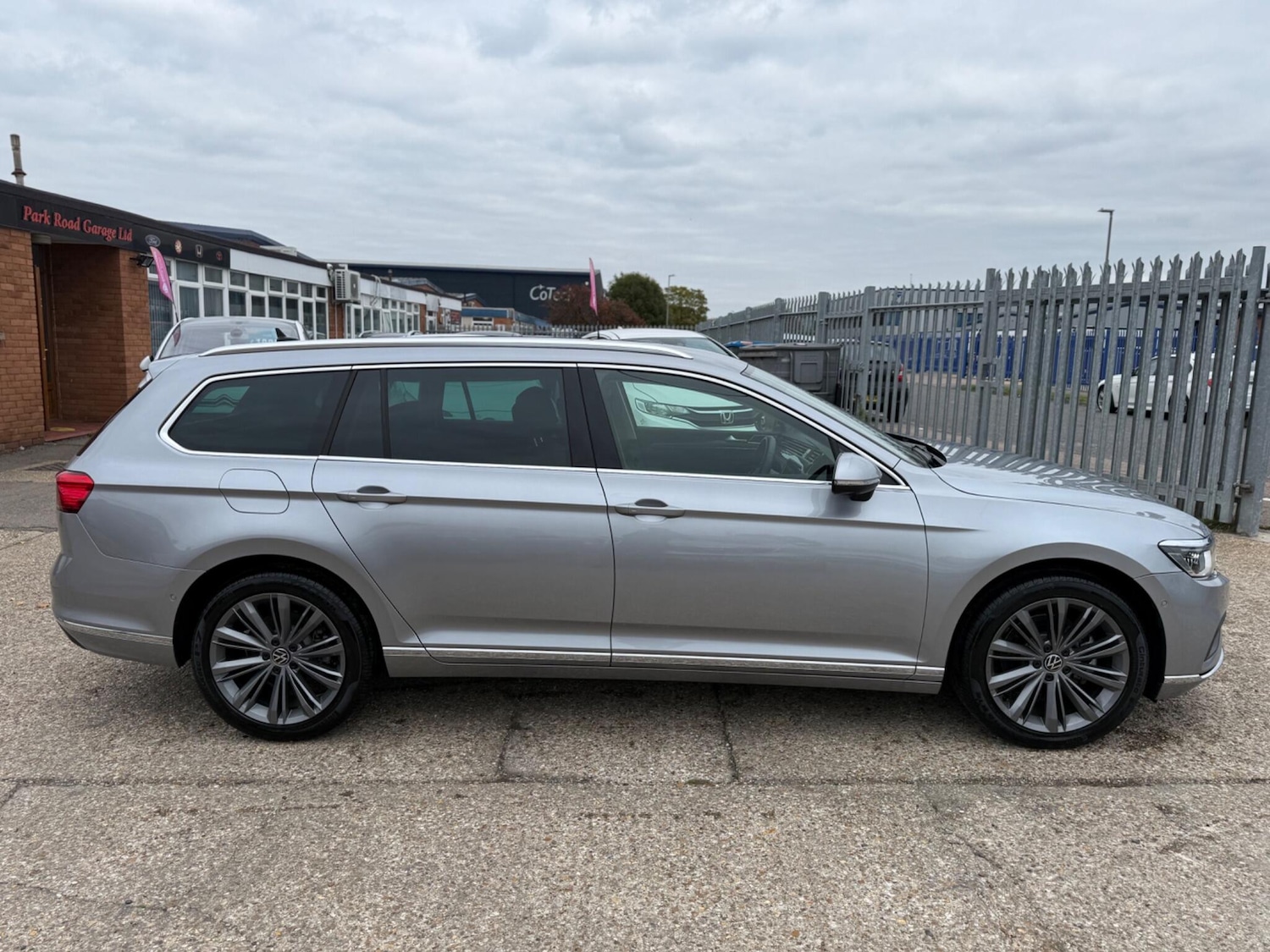 Used Volkswagen Passat 2025 for sale - 76377221: Photo 2
