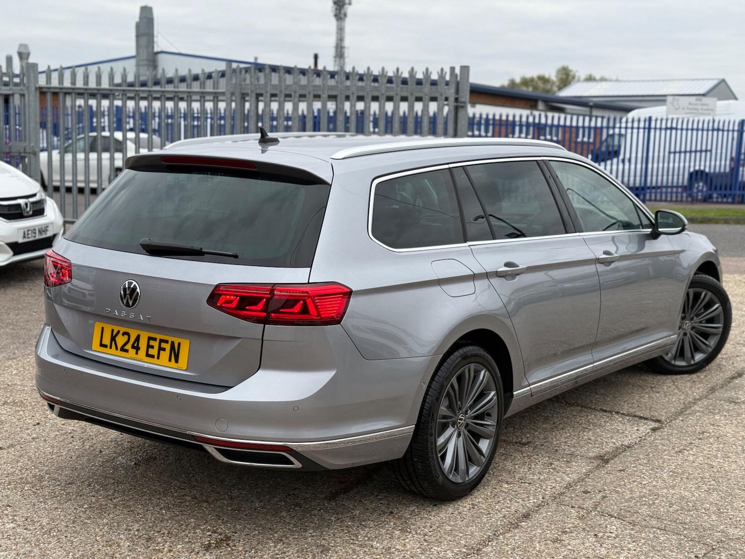 Used Volkswagen Passat 2025 for sale - 76377221: Photo 3