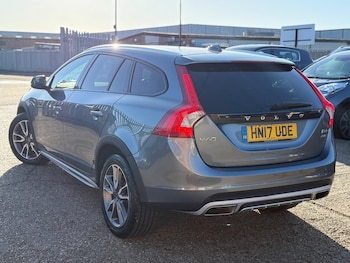 Used Volvo V60 Cross Country 2017 for sale - 76619916: Photo