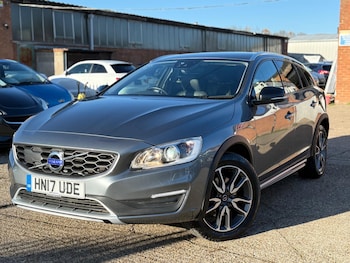 Used Volvo V60 Cross Country 2017 for sale - 76619916: Photo