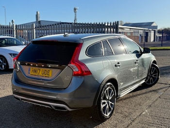 Used Volvo V60 Cross Country 2017 for sale - 76619916: Photo