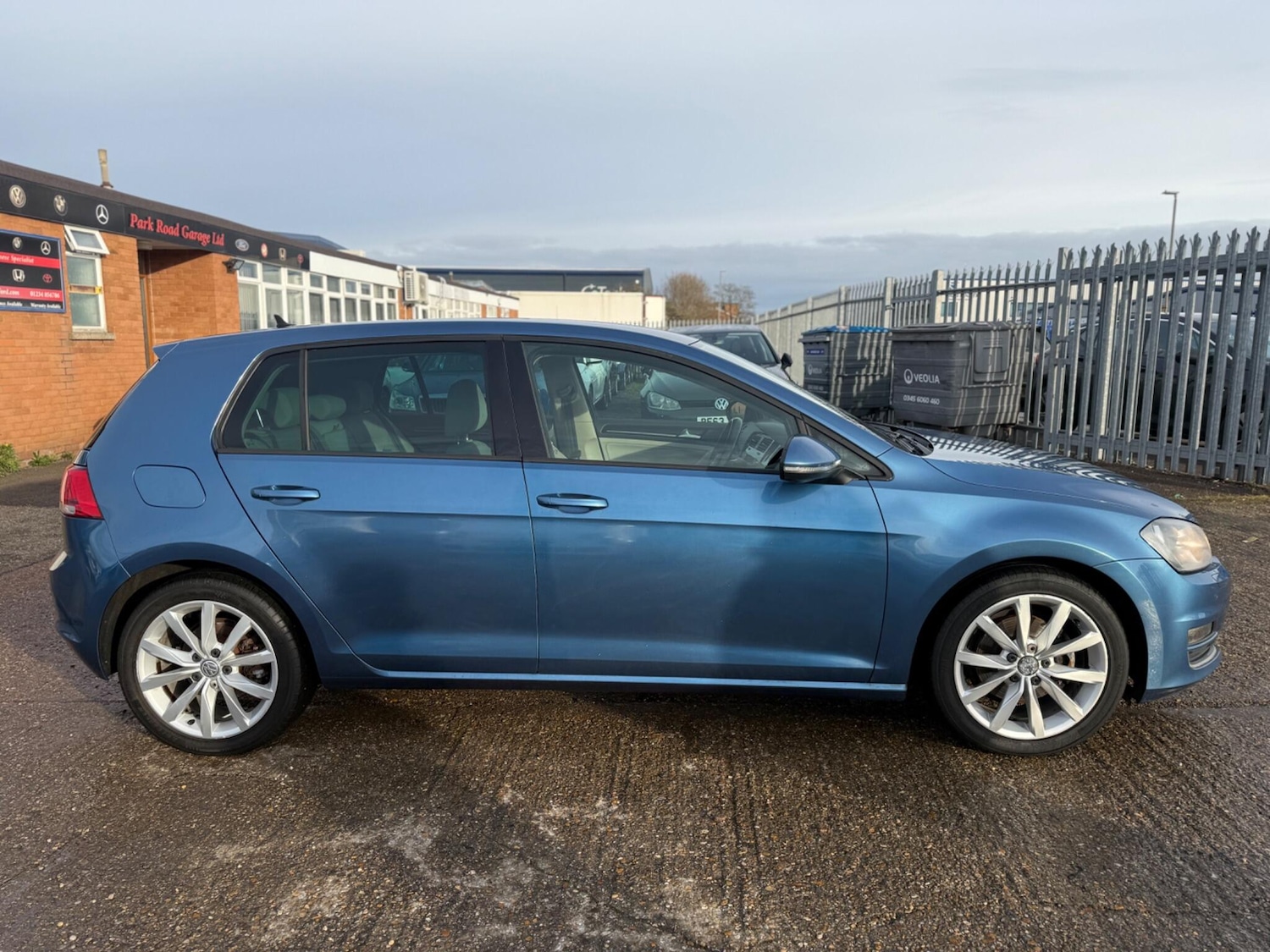 Used Volkswagen Golf 2013 for sale - 77108767: Photo 2