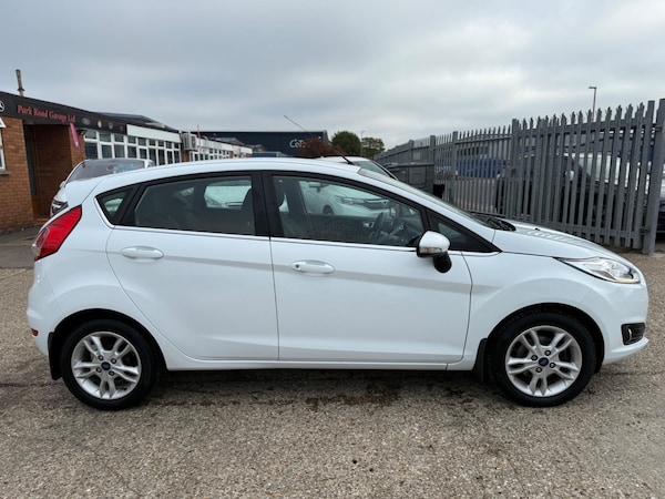 Used Ford Fiesta 2016 for sale - 76239202: Photo 2