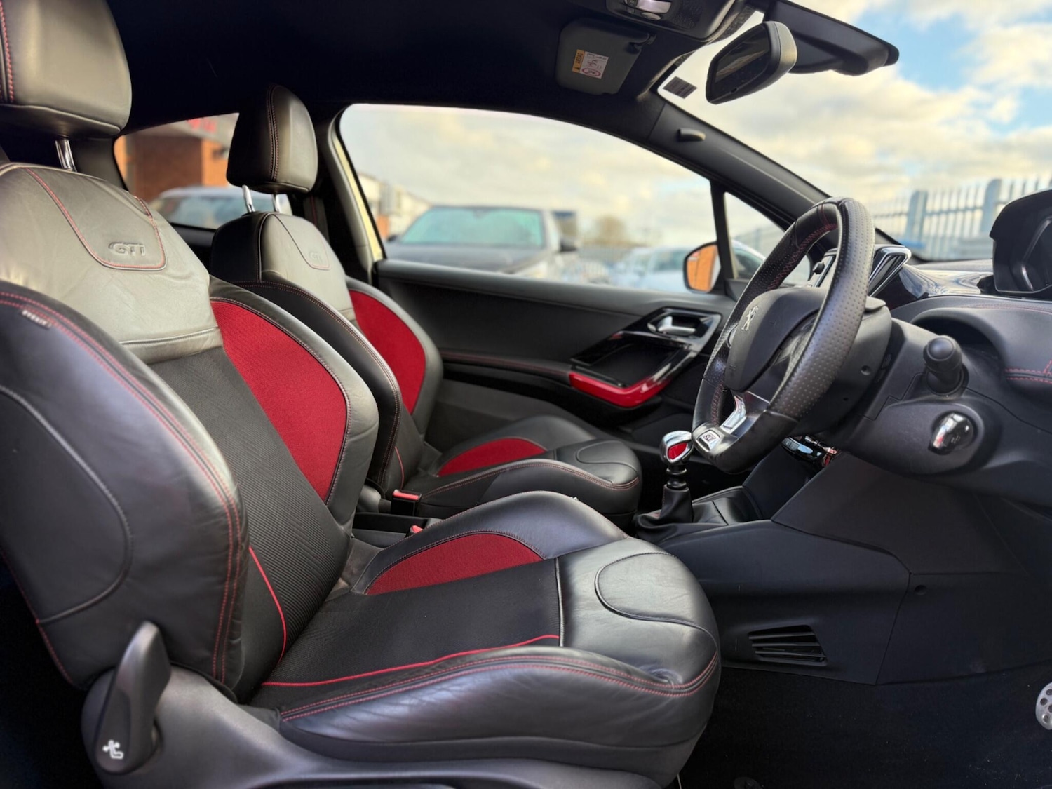 Used Peugeot 208 2013 for sale - 77163611: Photo 15