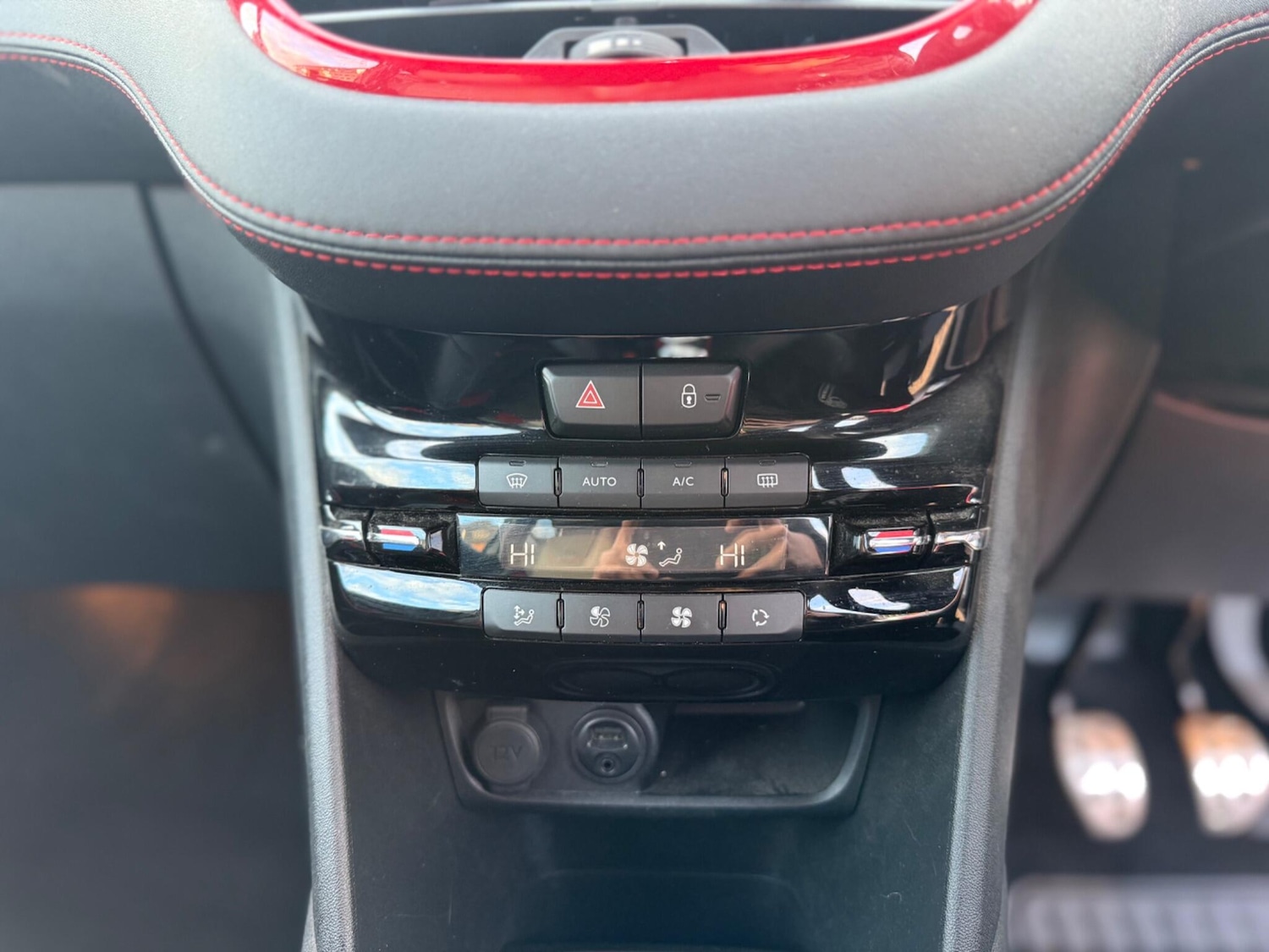 Used Peugeot 208 2013 for sale - 77163611: Photo 23